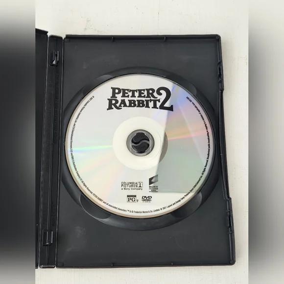 Peter Rabbit I & II Movie Collection Blu-Ray & DVD Set - Picture 9 of 9